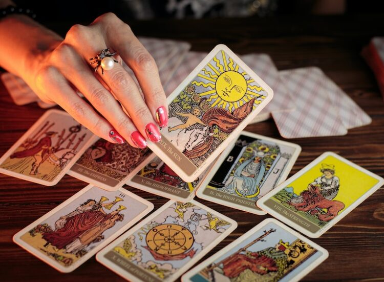 Tarot Reader Influencer: Tips to boost career